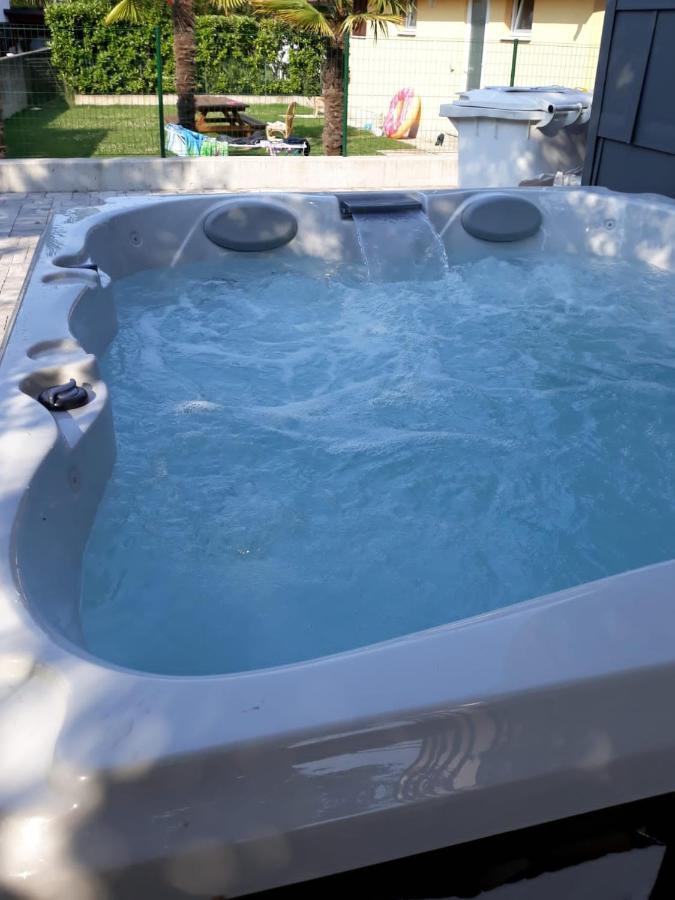 Villa Cisa Con Yacuzzi Lignano Sabbiadoro Luaran gambar