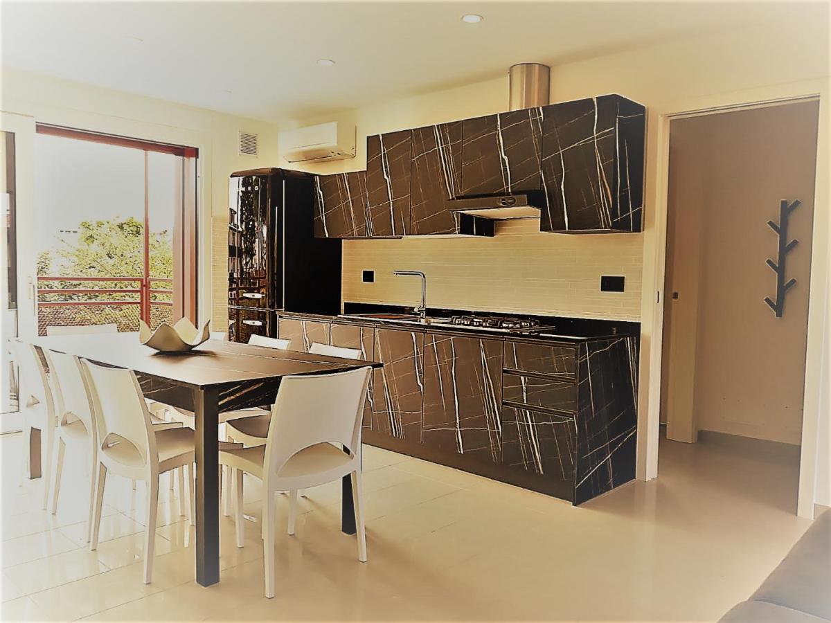 Villa Cisa Con Yacuzzi Lignano Sabbiadoro Luaran gambar