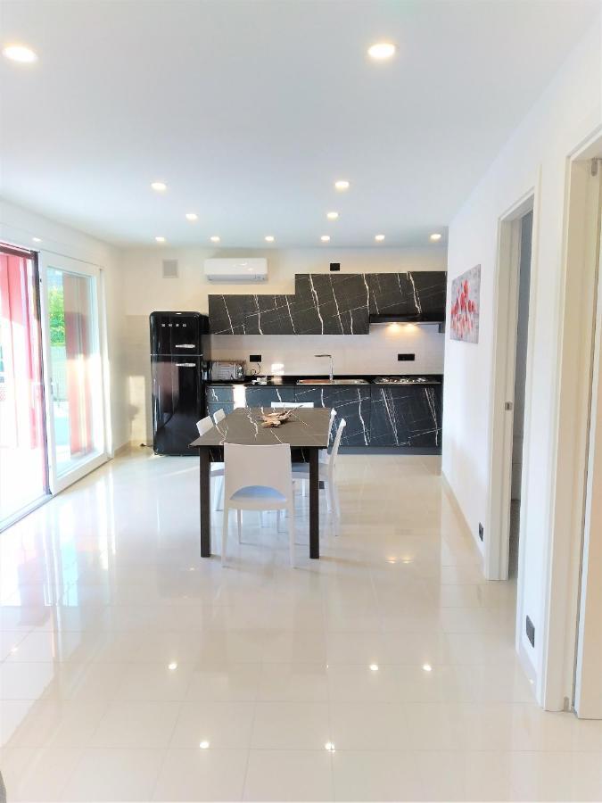 Villa Cisa Con Yacuzzi Lignano Sabbiadoro Luaran gambar