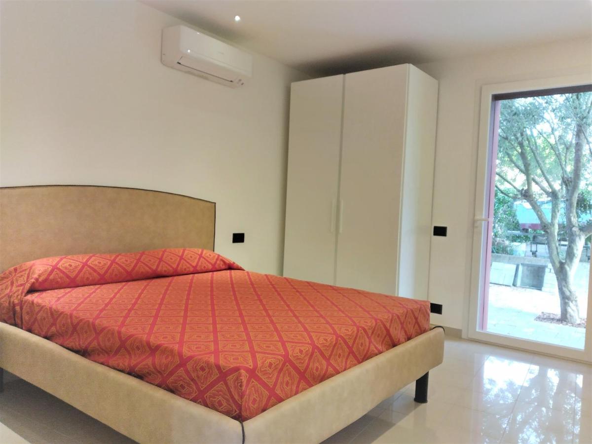 Villa Cisa Con Yacuzzi Lignano Sabbiadoro Luaran gambar