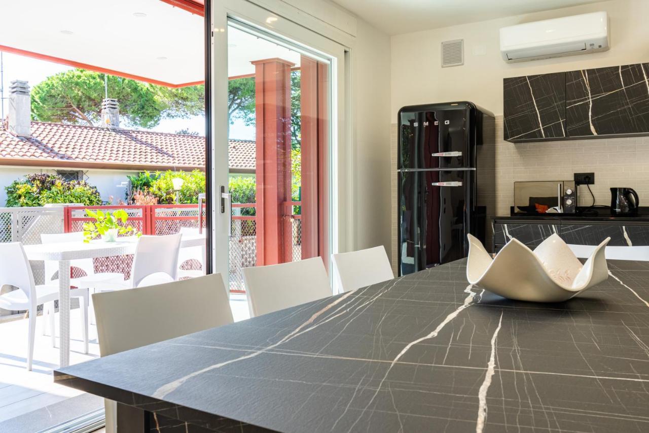 Villa Cisa Con Yacuzzi Lignano Sabbiadoro Luaran gambar