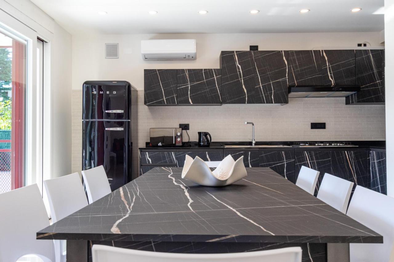 Villa Cisa Con Yacuzzi Lignano Sabbiadoro Luaran gambar