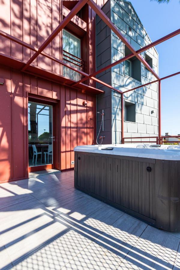 Villa Cisa Con Yacuzzi Lignano Sabbiadoro Luaran gambar