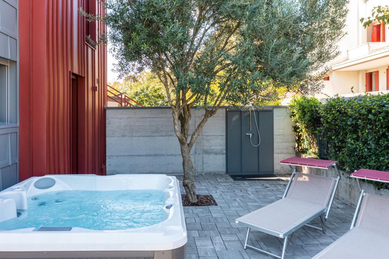 Villa Cisa Con Yacuzzi Lignano Sabbiadoro Luaran gambar